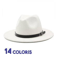 Chapeau Fedora blanc 3/4 face avec bandeau cuir noir sur fond blanc et marqué 14 coloris