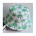Bob blanc motif feuille cannabis vert sur fond blanc
