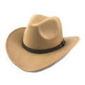 Chapeau Fedora Cowboy beige sur fond blanc avec galon cuir noir