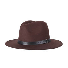 Chapeau Fedora marron café 3/4 face sur fond blanc avec bandeau extérieur noir cuir