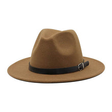 Chapeau Fedora marron clair 3/4 face sur fond blanc avec bandeau extérieur noir cuir