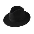 Chapeau Fedora noir 3/4 face sur fond blanc avec galon noir en tissu