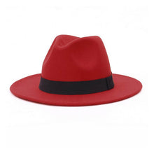 Chapeau Fedora gangster rouge galon noir sur fond blanc