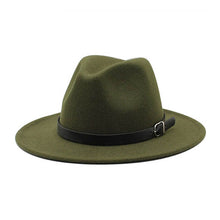 Chapeau Fedora vert armée 3/4 face sur fond blanc avec bandeau extérieur noir cuir