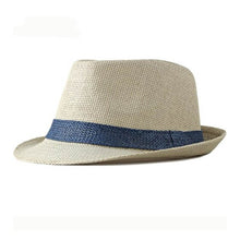 Chapeau Panama entièrement en paille beige et bleu 3/4 face sur fond blanc
