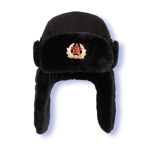 Chapka noire de face oreilles dépliées insigne soviétique étoile rouge